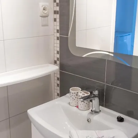 Апартаменти Comfortable In With Sea View - 22 M² *
